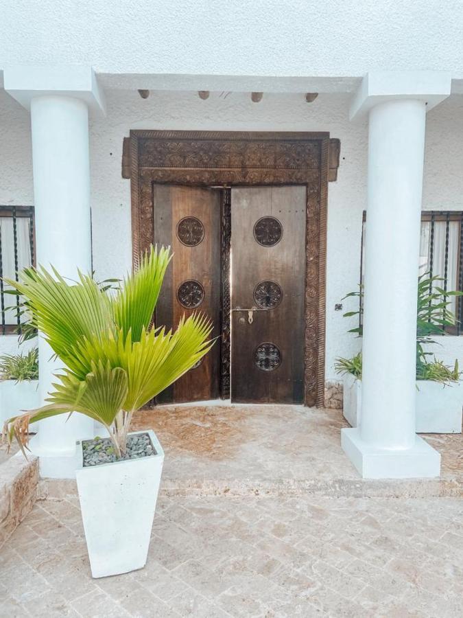 Met Beach Resort Малинди Экстерьер фото